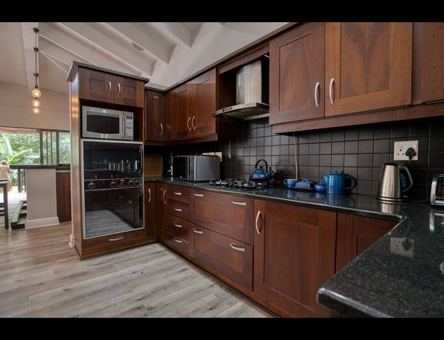 5 BEDROOM HOUSE TO LET IN ZIMBALI ESTATE